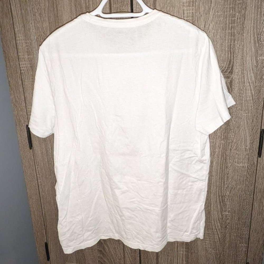 Old Navy Whitney Houston I'm Every Woman Short Sleeve Graphic T-shirt Tee Shirt - Picture 4 of 4
